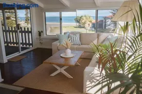 Princes Beach Cottage, sea views, BBQ & fireplace - Image 1