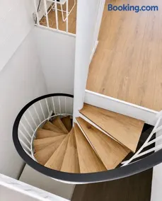 Duplex entièrement rénové avec clim, vue mer et Accès plage ! - Image 2