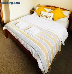 Gethin Lodge cosy Holiday cottage Near BPW with secure double garage with cctv sleeps up to 6 guests - Image 2