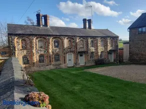 Bay Tree Cottage Accommodation - Image 2