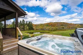 Renovated & Spacious Home Wood Fireplace Hot Tub - Image 2