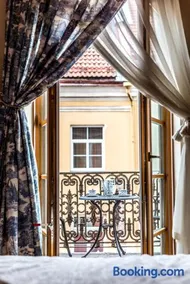 Castle Street Retreat, 19 - Image 1