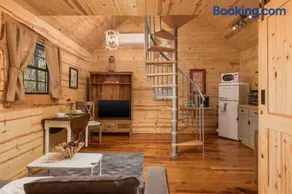 The Snug Nest Nestled in Canopy Woods - Image 2