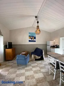 L'annexe de Gaston Port des Barques - Image 2