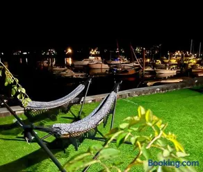 Brand new cozy waterfront house w jacuzzi - Image 2