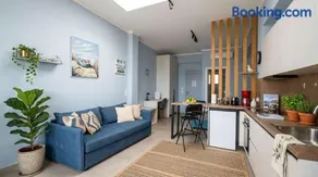 Stylish Haraki Beachfront Suite with Patio - Image 4