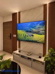 Modern Cozy 2 bedrooms Apartment with Stylish Patio - Image 2