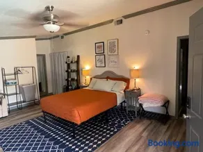 Cozy Studio, Steps to Pool, 15 mins to DT Dallas - Image 2