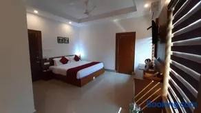 HOTEL SURYA - Image 1