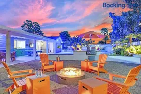 Sunset Royale - The Ultimate Vegas Getaway - Image 1
