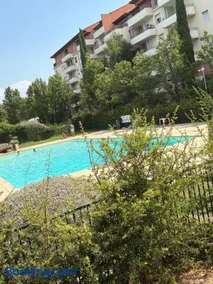 Secured residence apartment with swimming pool - Image 2
