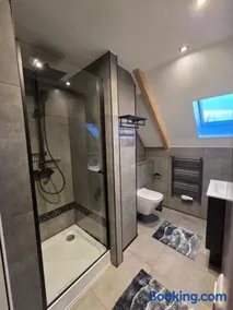 Moderne Dachgeschosswohnung am Wald - Image 1