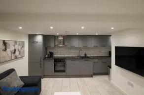 Lovely 1 Bed Apartment in Bicester Town with Air Con - Image 1