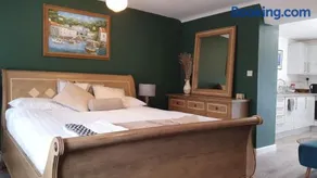 House 1905 - Self Catering Serviced Apartment - Image 2