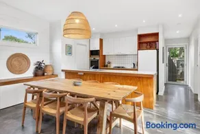 Hitchcock Getaway; Central Barwon Heads, Sleeps 6 - Image 3