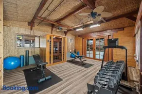 Entire Private Home with 2 Bedroom 2 Bathrooms, Pool, Sauna, Gym, 3 Bed, Parking Yard, Ranch Style, Available Now - Image 5