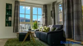 Exklusives Penthouse mit Dachterrasse, hochwertig ausgestatteter Küche mit Dampfgarer, inklusive 2 Stellplätze und Fahrradgarage - Image 2