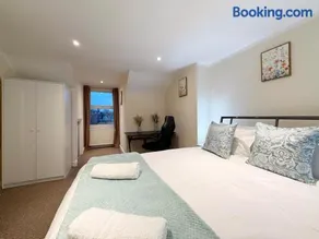Henry's 3 Bedroom apartment in Finchley - Image 4