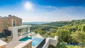 Luxurious villa with stunning view in Buje - Image 1