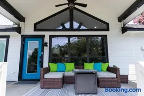 The Good Earth Boathouse - Cedar Creek - Image 3