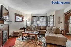 Lakewood Bed & Biscuit - Pet Friendly - Mins to LKWD Park - Image 2