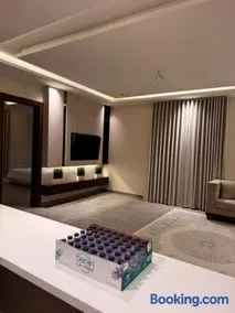شقة بثلاث غرف فاخرة وبطراز أنيق - Image 3