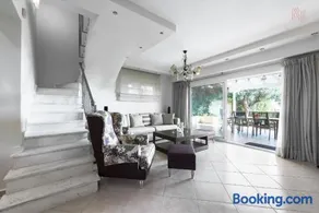 Breathtaking Villa, Nilie Hospitality MGMT - Image 2