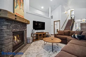 Elk Grove Getaway - Image 4
