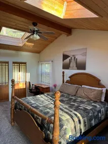 Beautiful Rocky Mountain Home with views on 1 acre - Image 2