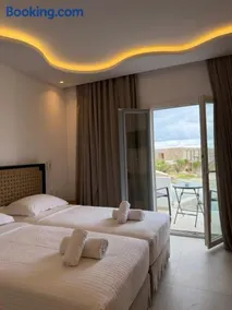 Paraga View - Image 1