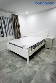 Ryde guest house - Image 1