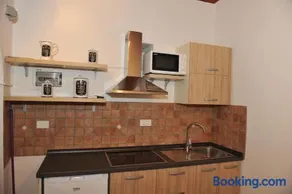 Apartmaji Kumar - Image 1