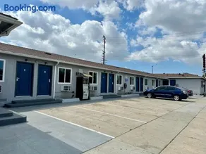 vogue motel - Image 4