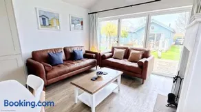 Sea Dog - Part of the The Bay Filey Holiday Village with pool, gym and direct beach access, pub, restaurant, tennis and meadows walks - Image 4