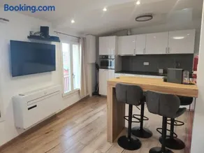 Rue du Vieux Château - Beau F2 avec Vue Mer Exceptionnelle - Refait a neuf - Image 2
