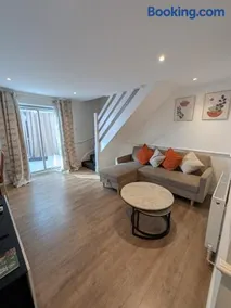 Home Away From Home Ideal for Families and Contractors - Image 3