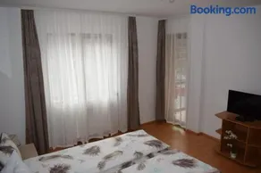 Apartament Trei Stejari - Image 1