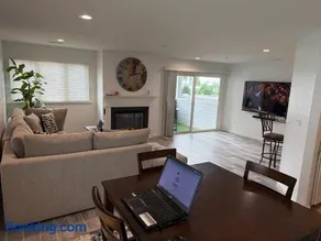 Coastal Retreat by the Bay - Image 1