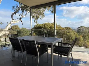 Perth Hills Retreat - Image 2