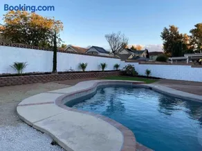 Quartz Hill House with Swimming Pool - Image 4