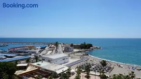 Beachfront apartment in Fuengirola with sea views - Image 1