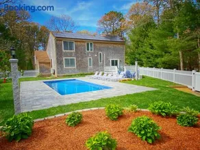 Overlook Poolside Getaway With Seasonal Pool - Image 1
