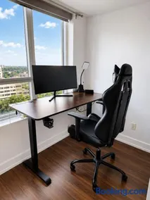 1BR plus Den with free Parking, Pool, Gym and Hot Tub - Image 3