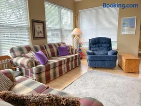 5 Bedroom Home in Old Homestead II - Image 5