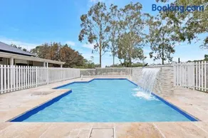 Brokenback Vineyard Cottage - Image 2
