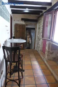 No.5B - Lovely Studio Apt with A/C in the centre of the old town - Image 2