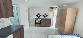 Burnside Studio Flat - Image 2