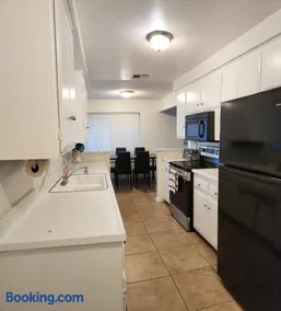 Private, Spacious, 4x Queen, 300 MBPS Internet with Backyard! - Image 3