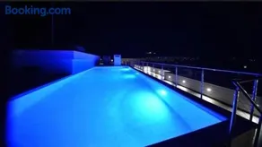 NOIR Luxury - Image 2