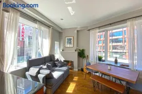 Beautiful 3 Bdrm 2 Bath Private Luxury Townhouse! - Image 1